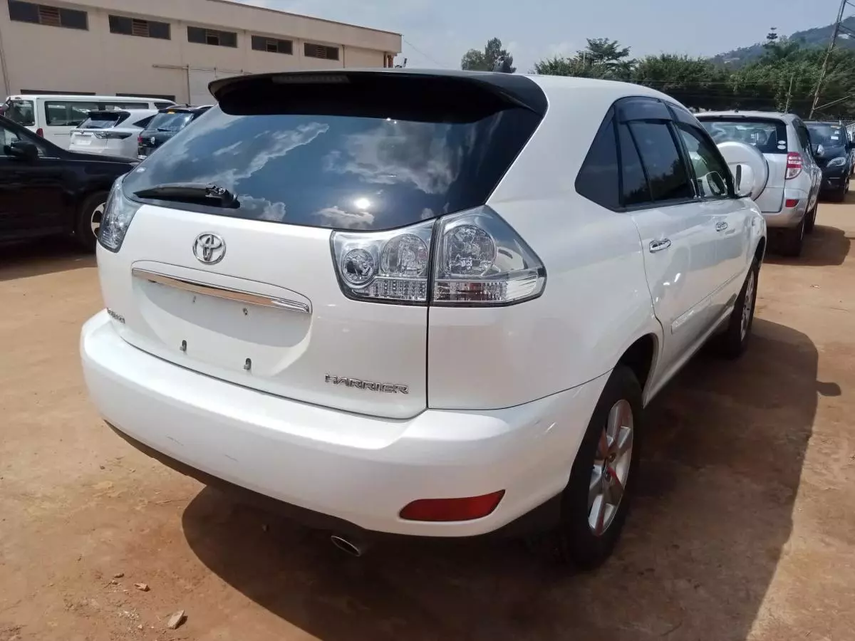 Toyota Harrier   - 2011