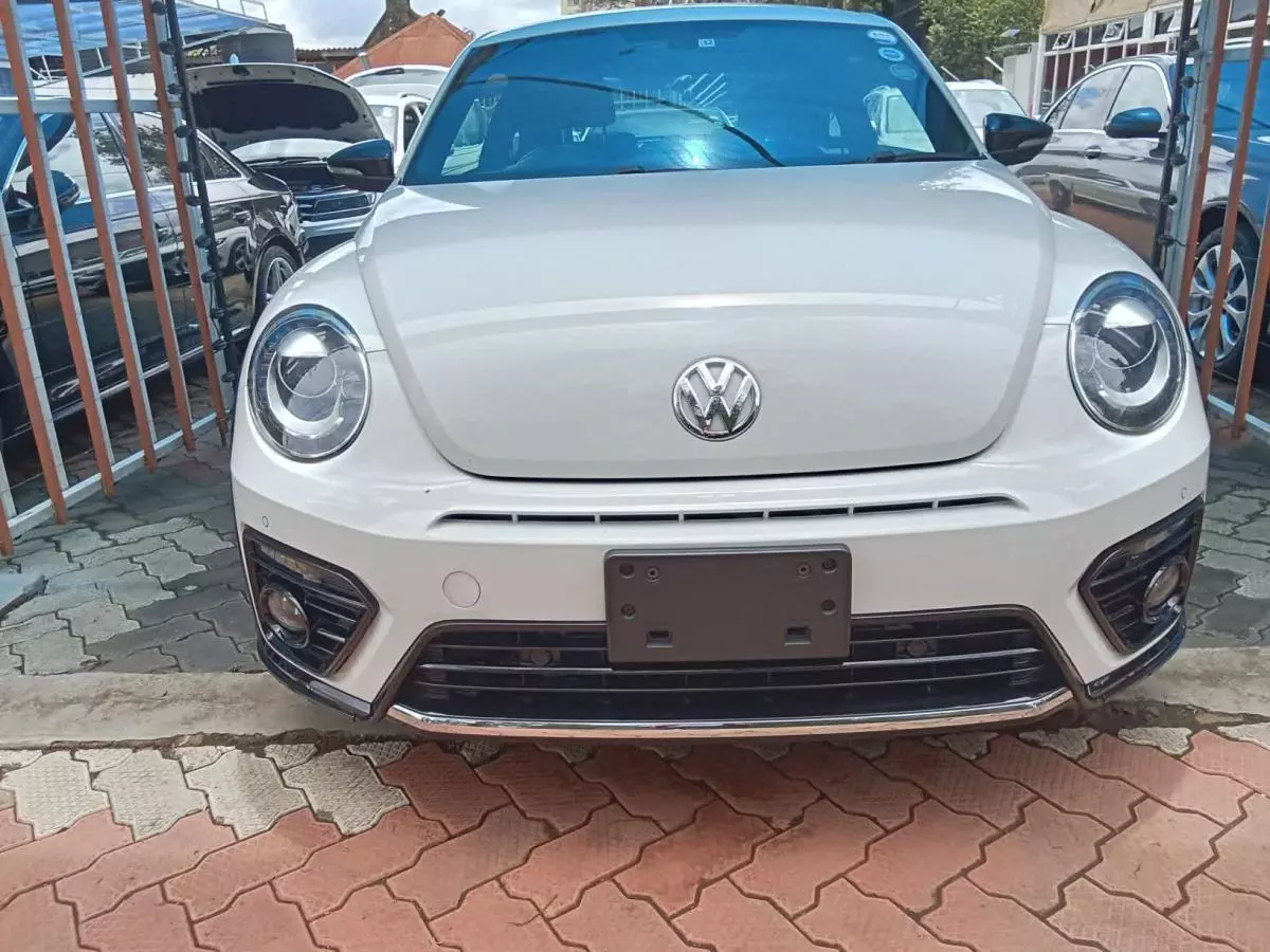 Volkswagen Beetle   - 2017