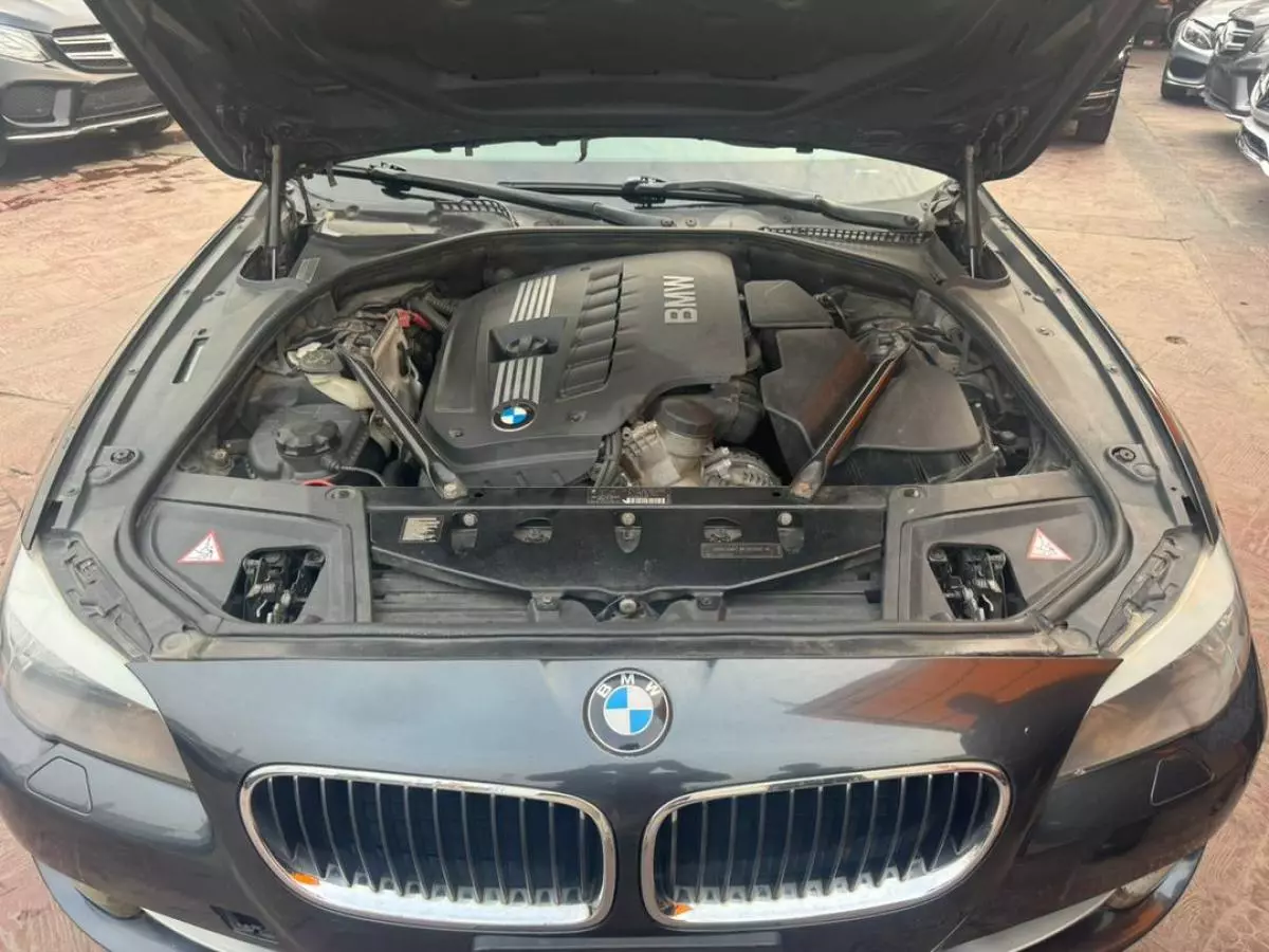 BMW 528i   - 2011