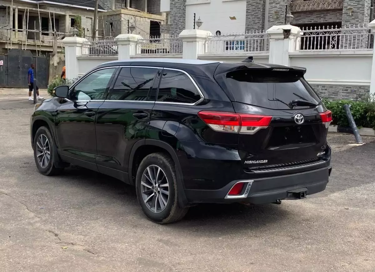 Toyota Highlander   - 2019