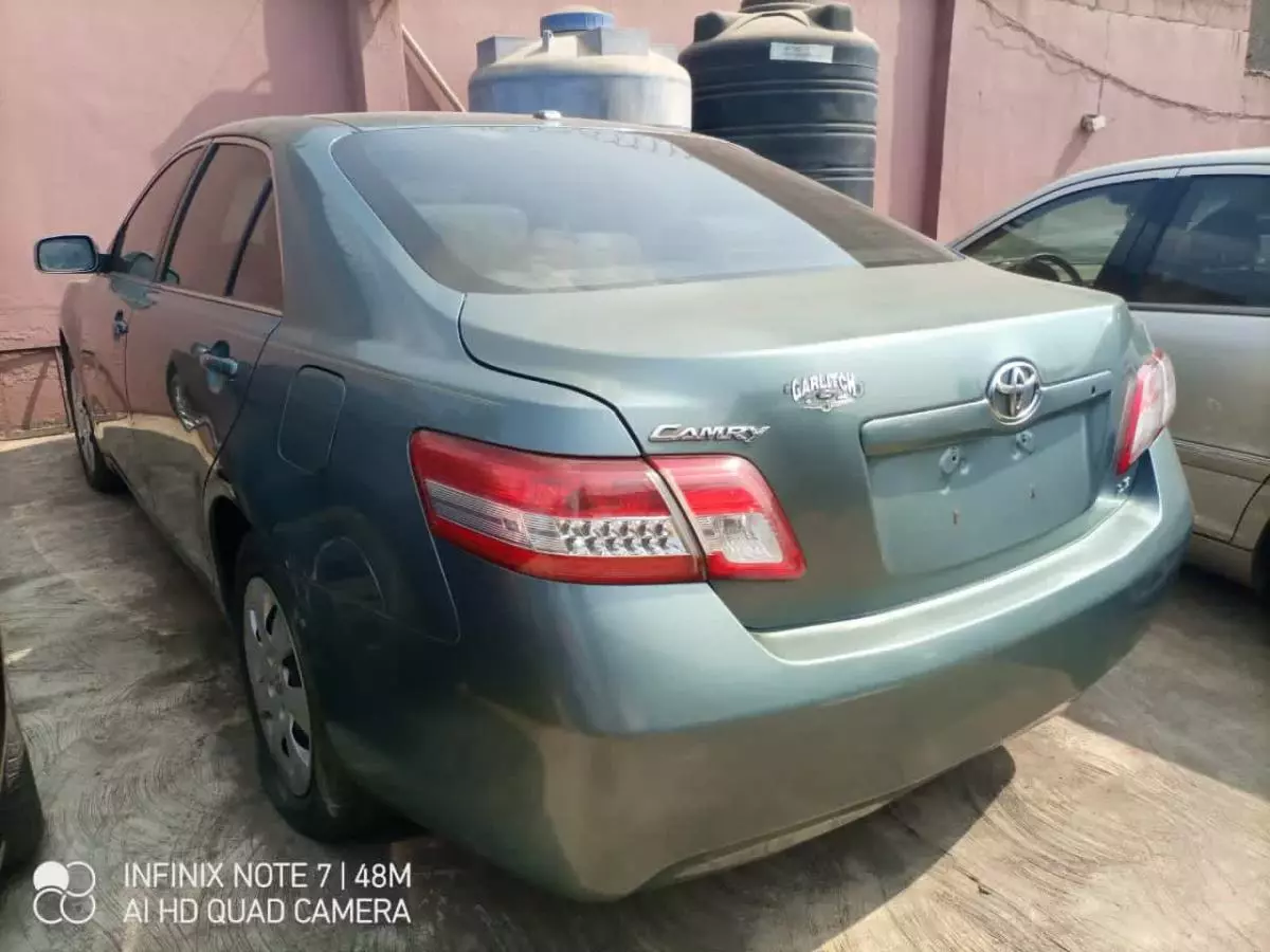 Toyota Camry - 2010