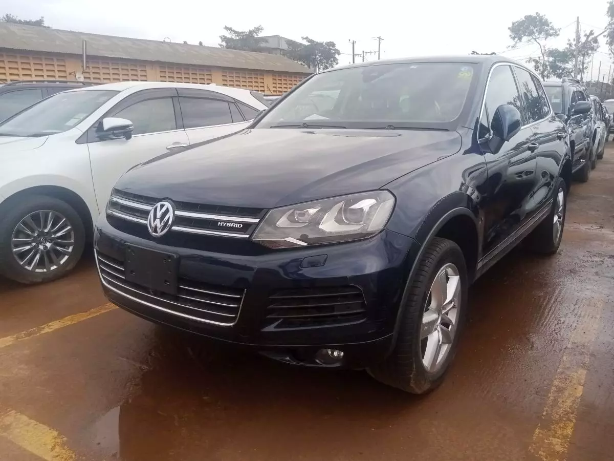 Volkswagen Touareg   - 2012