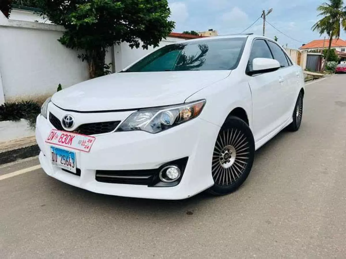 Toyota Camry   - 2014