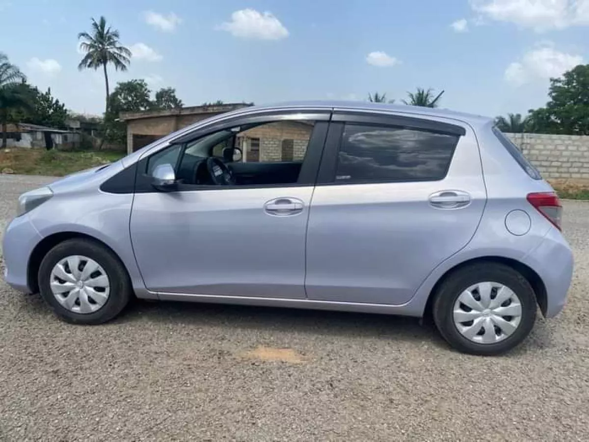 Toyota Vitz   - 2013