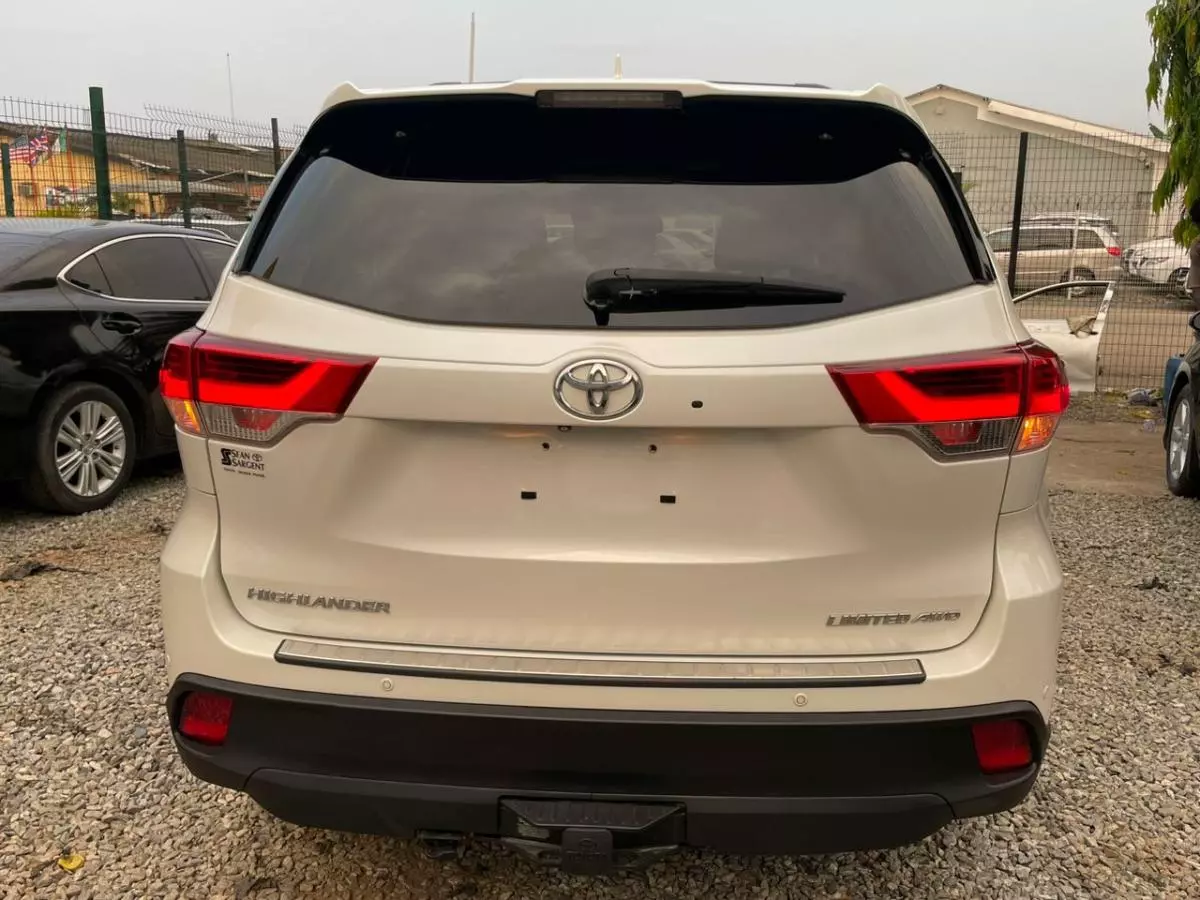 Toyota Highlander   - 2015