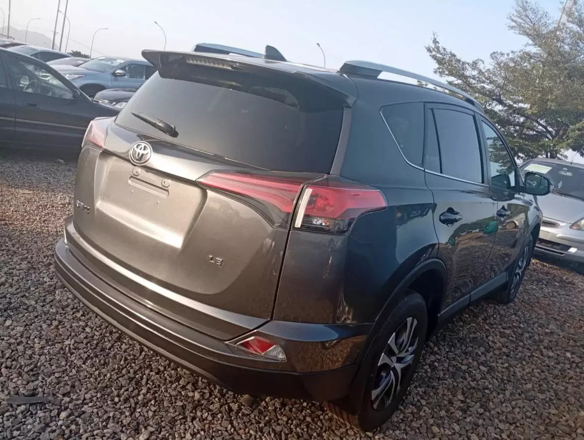 Toyota RAV 4   - 2016