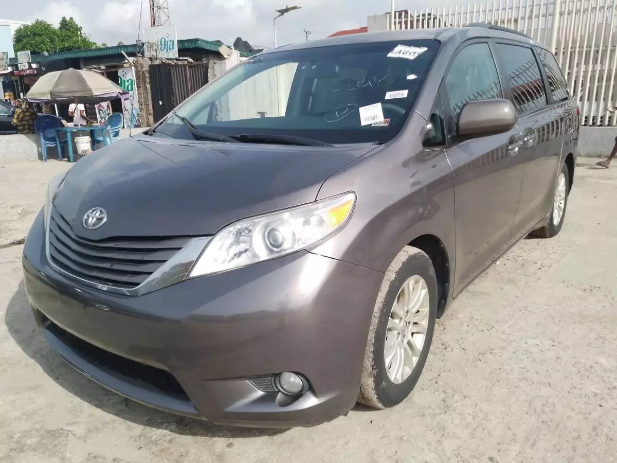 Toyota Sienna   - 2013