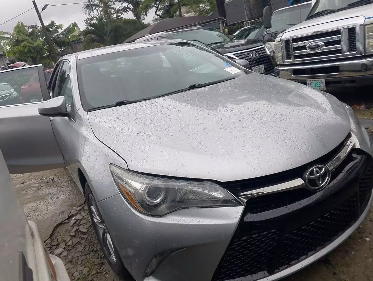 Toyota Camry   - 2016