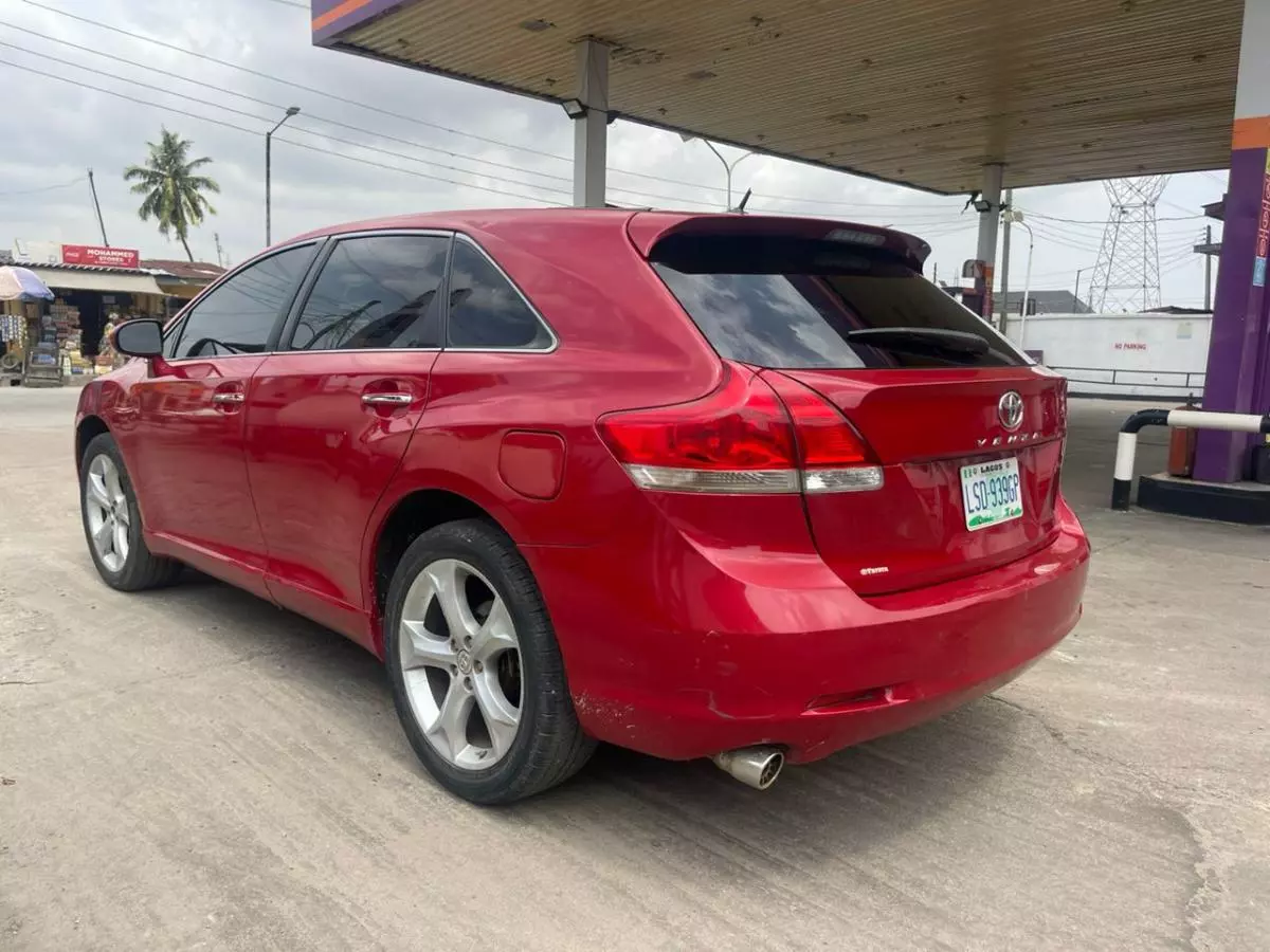 Toyota Venza   - 2012