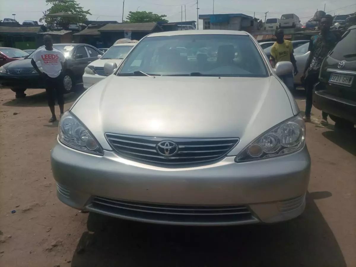 Toyota Camry - 2005