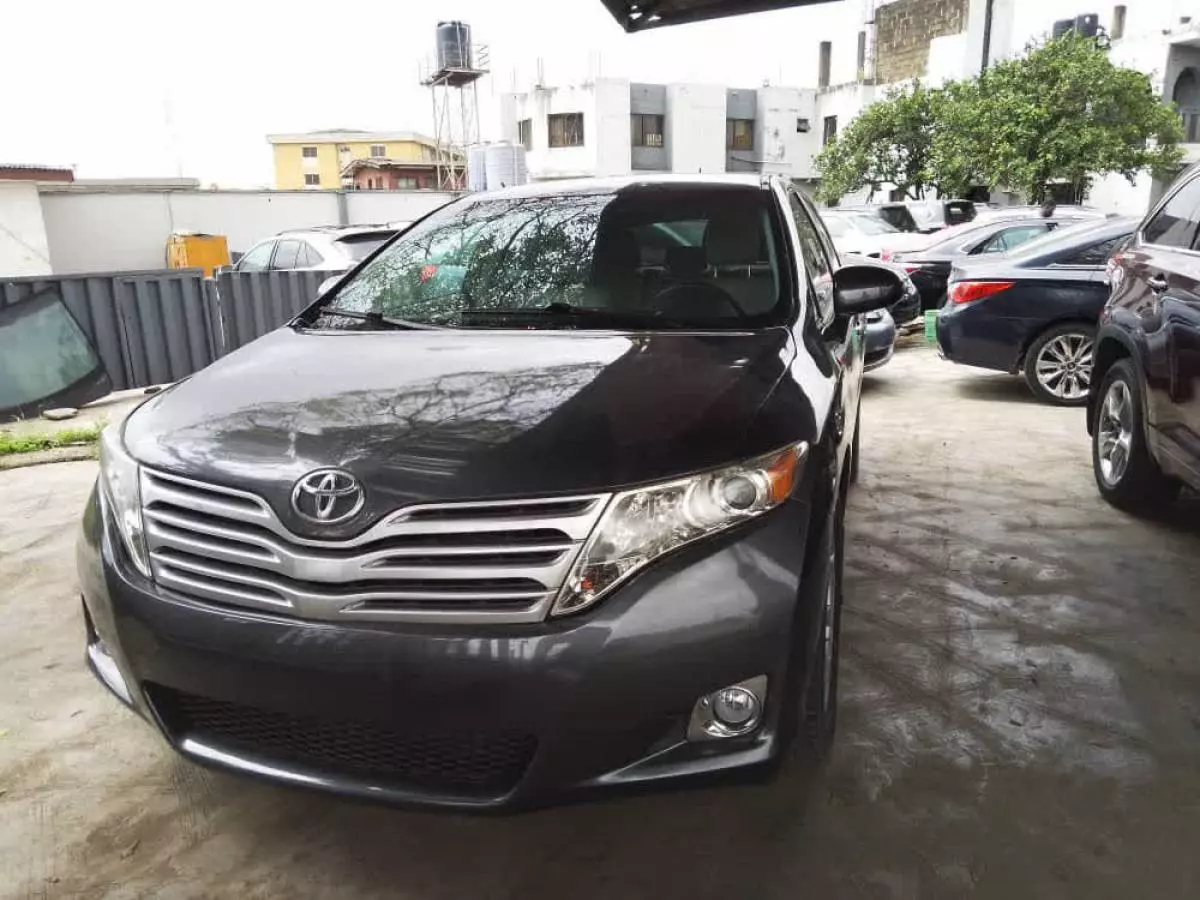 Toyota Venza   - 2011