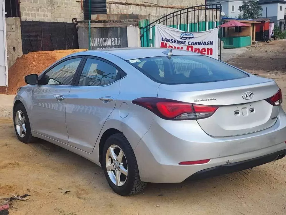 Hyundai Elantra   - 2014