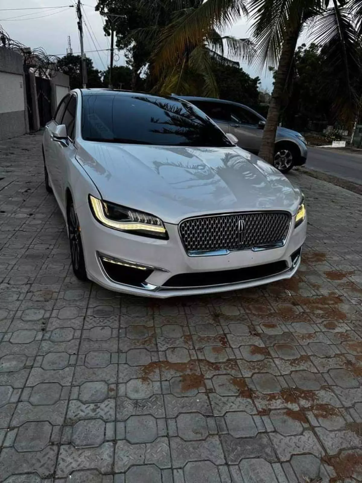 Lincoln MKZ   - 2017