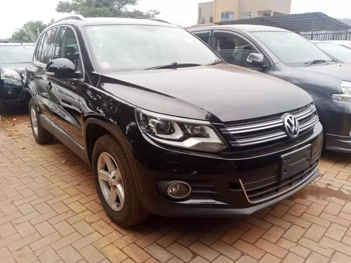 Volkswagen Tiguan   - 2014