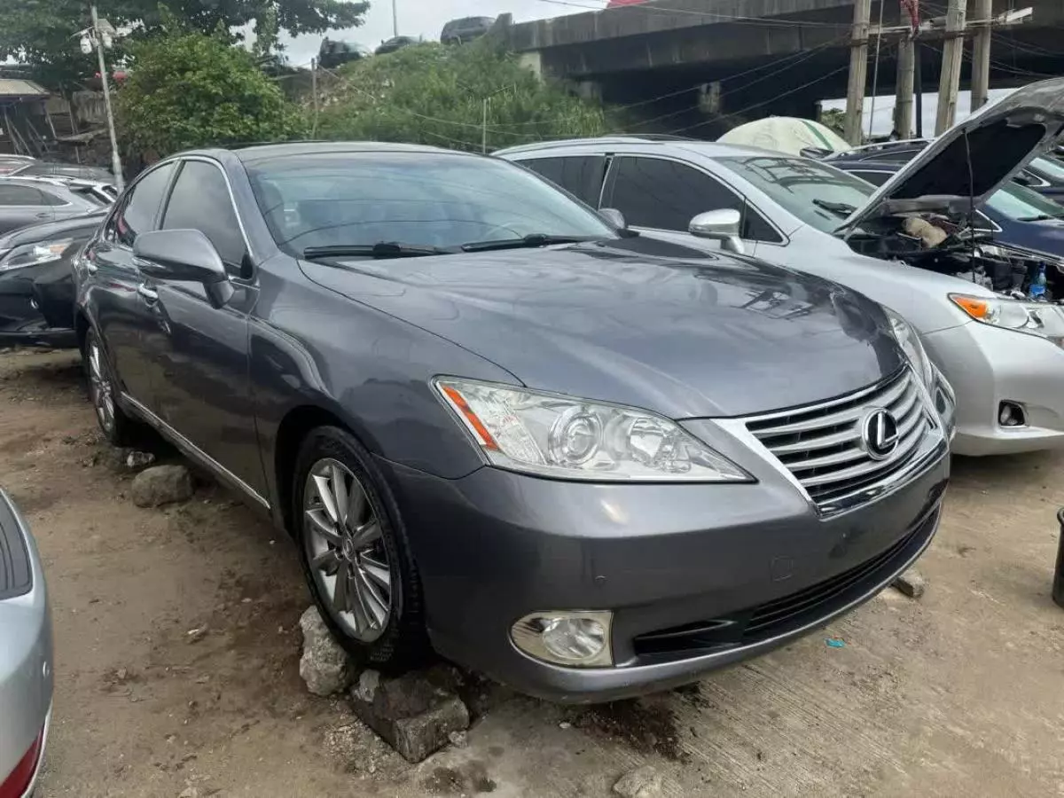 Lexus ES 350   - 2012