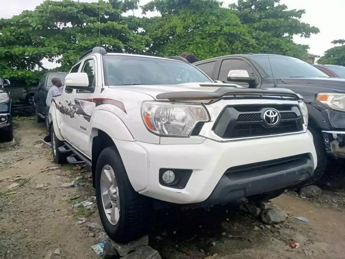 Toyota Tacoma   - 2015