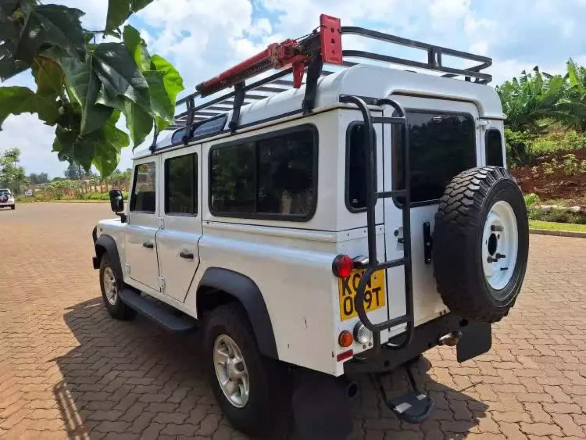 Land Rover Defender   - 2012