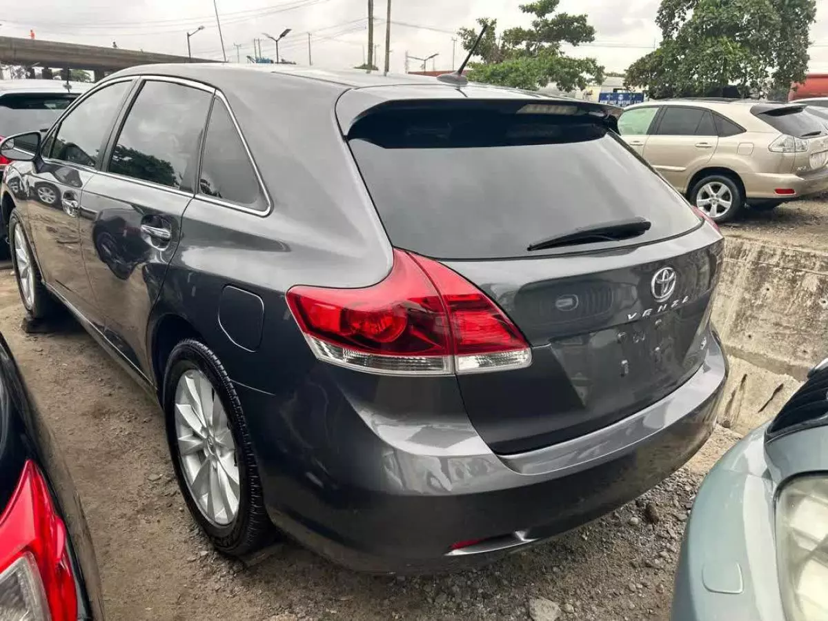 Toyota Venza   - 2013