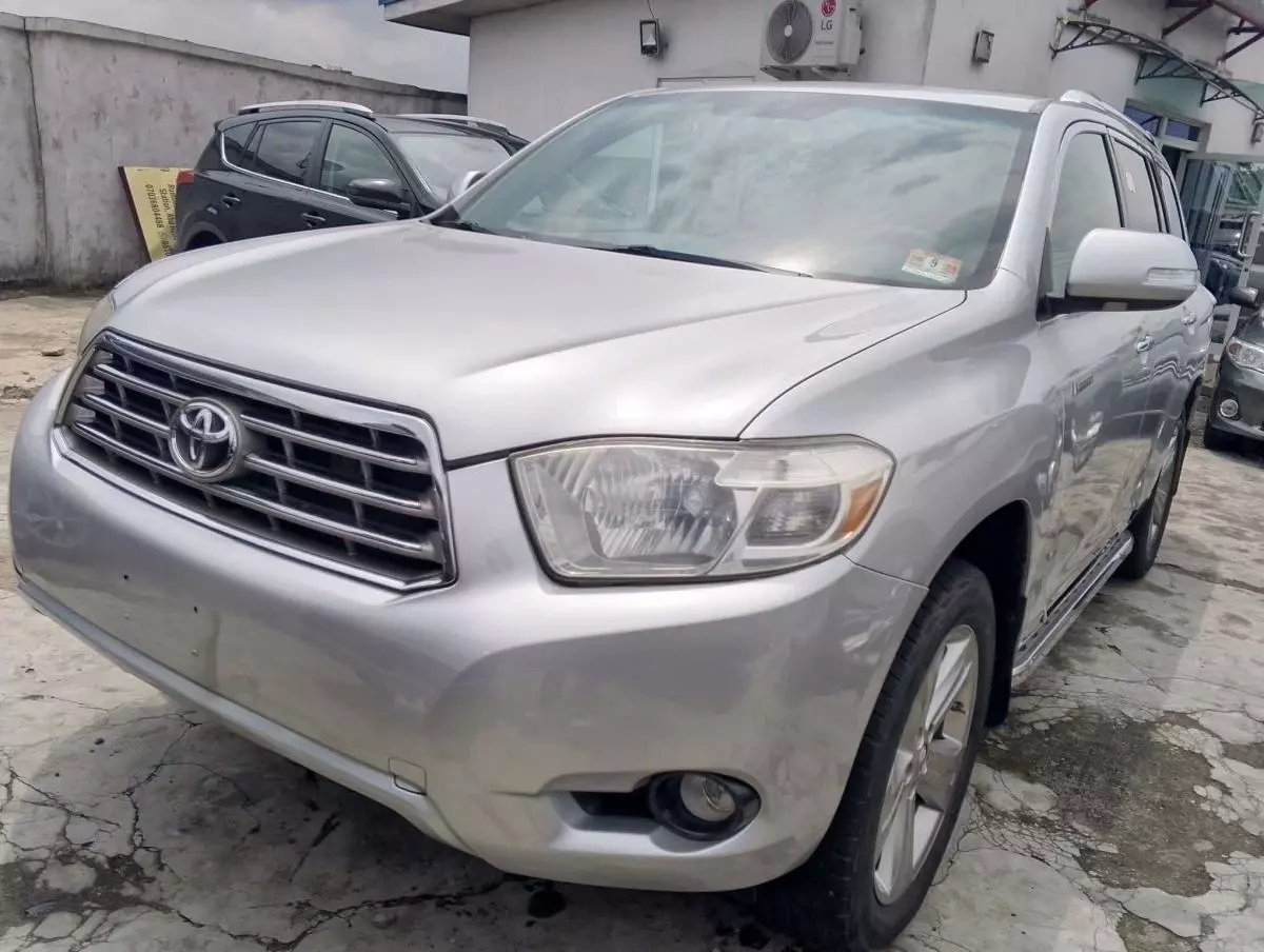 Toyota Highlander   - 2010