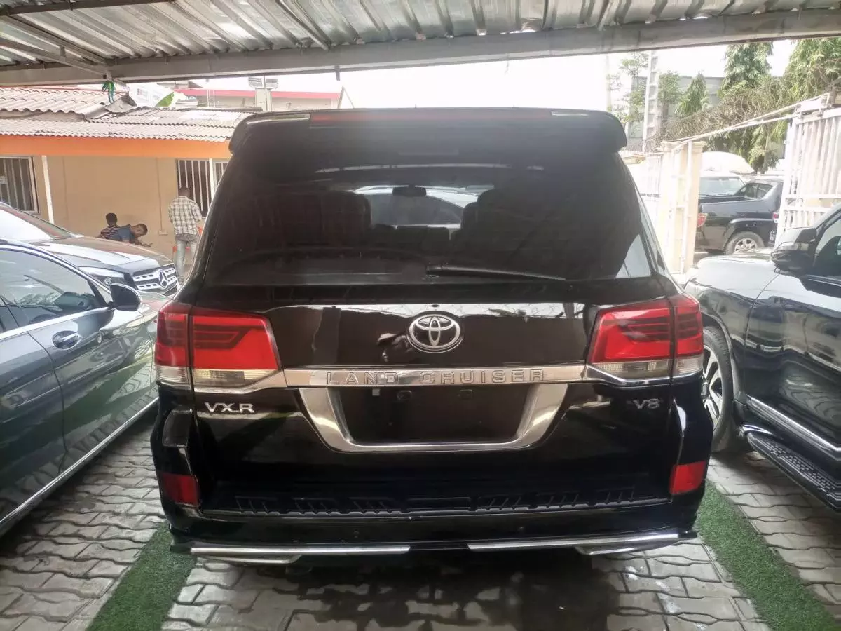 Toyota Landcruiser  V8 - 2013