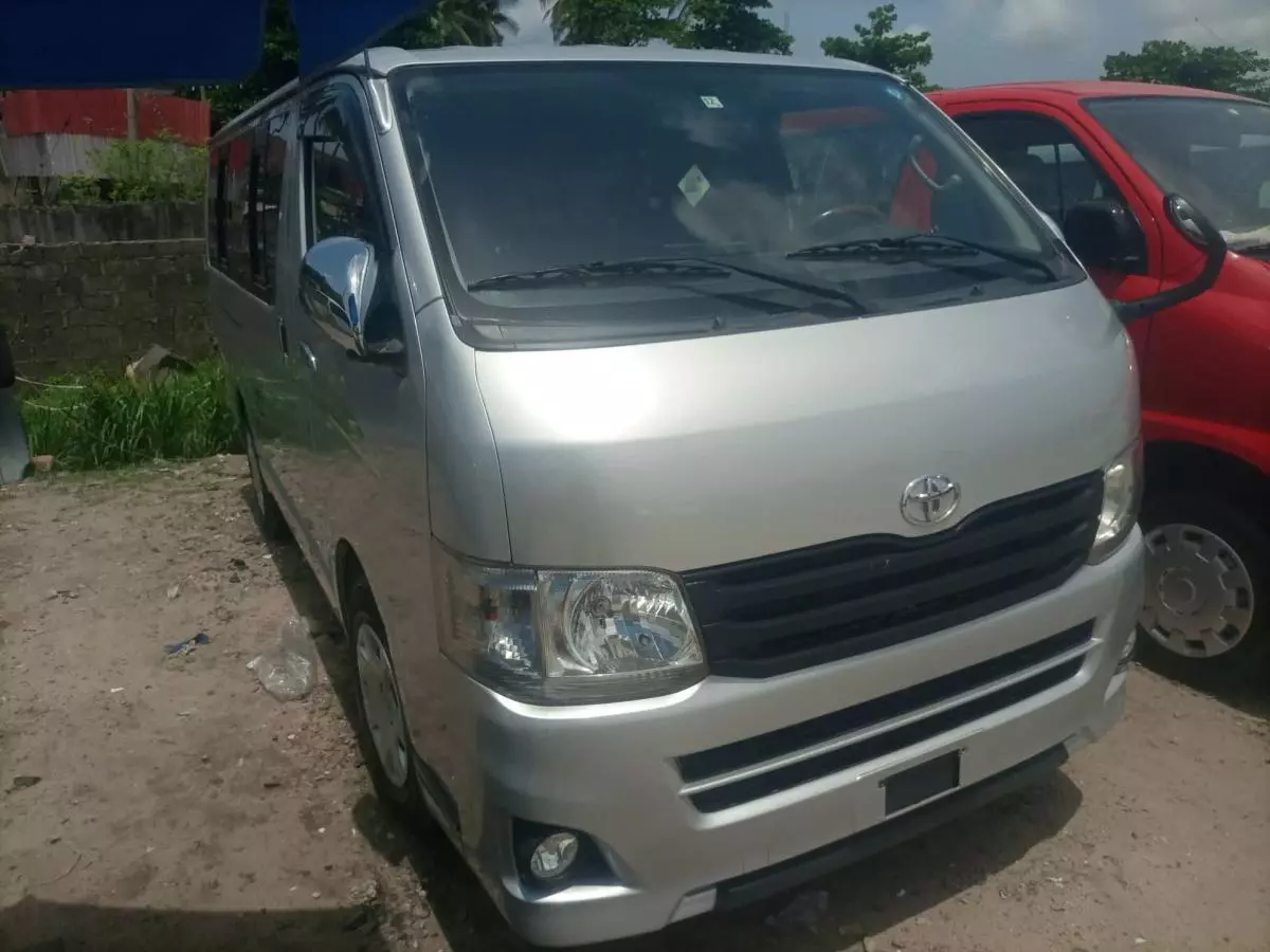 Toyota Hiace   - 2012