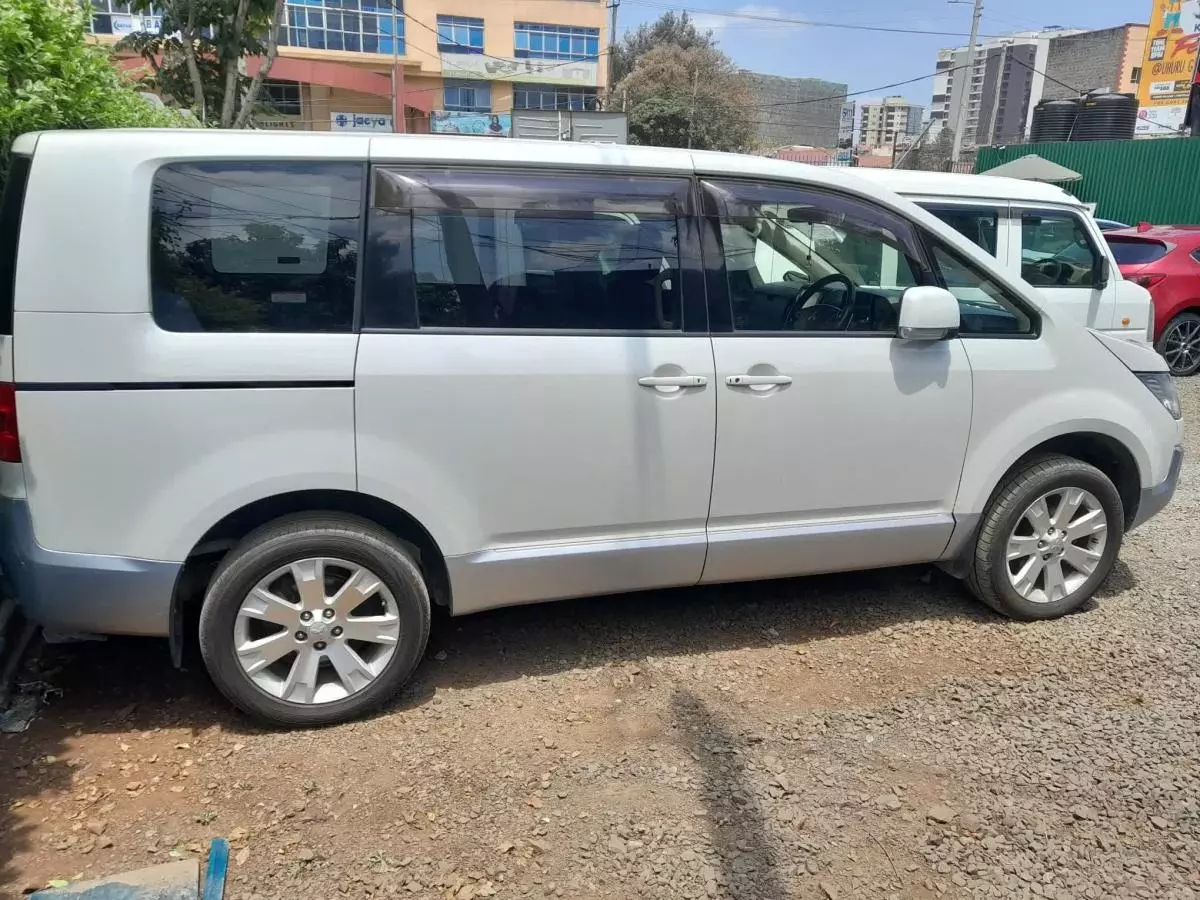 Mitsubishi Delica  - 2016