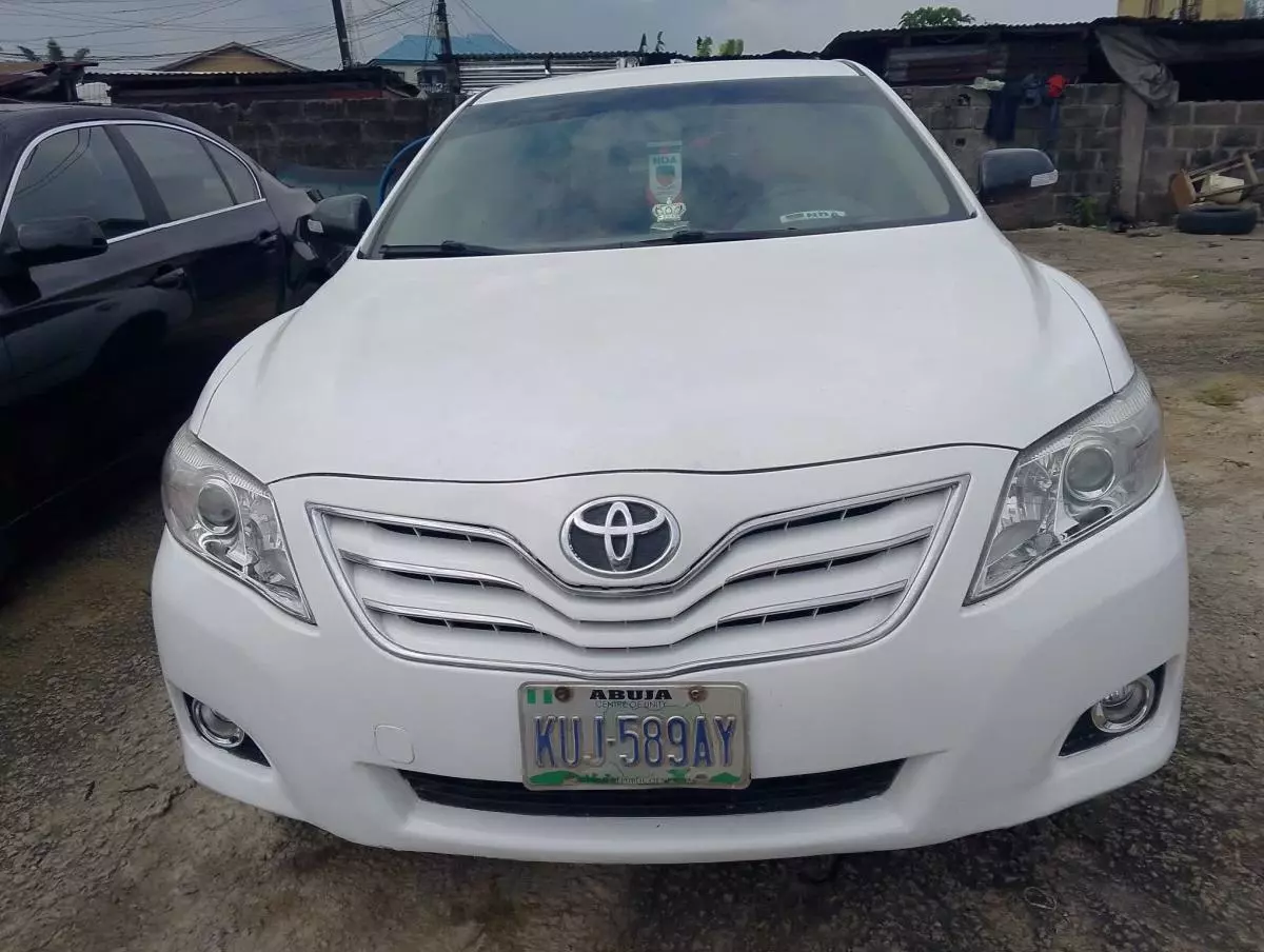 Toyota Camry   - 2010