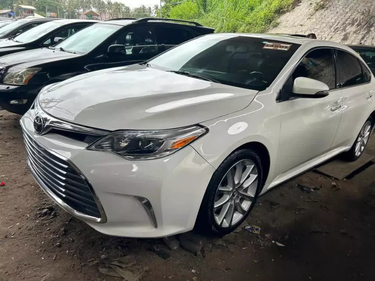 Toyota Avalon   - 2013