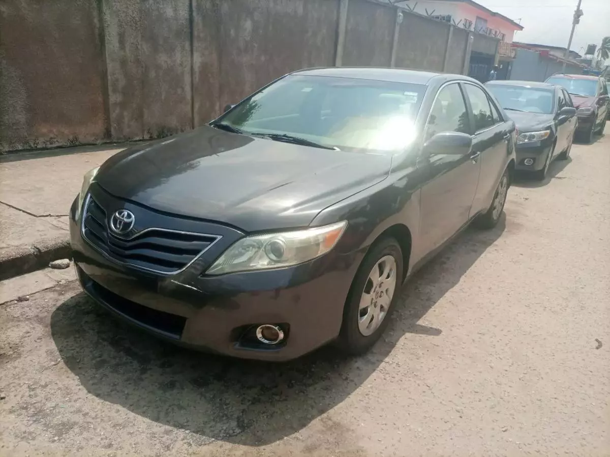 Toyota Camry   - 2011