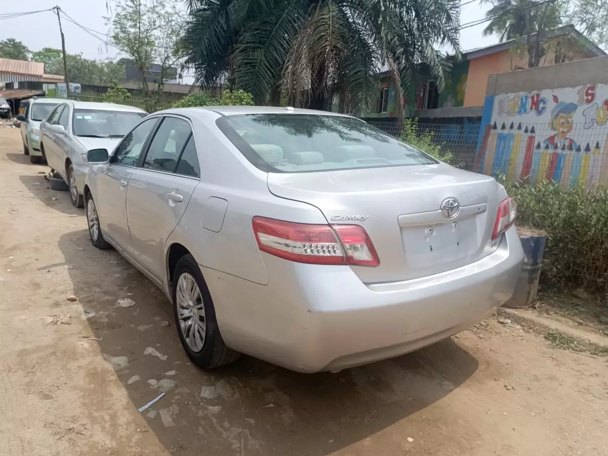 Toyota Camry   - 2011