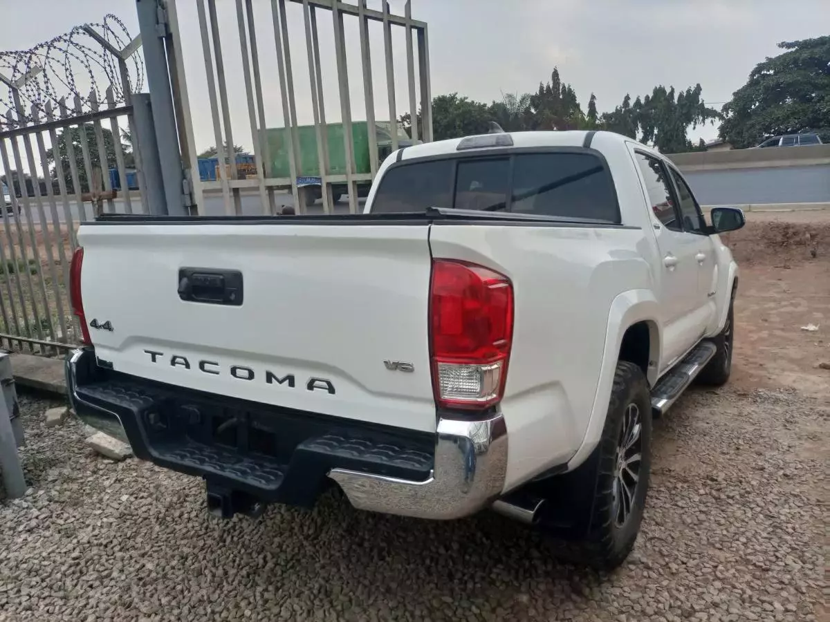 Toyota Tacoma - 2017