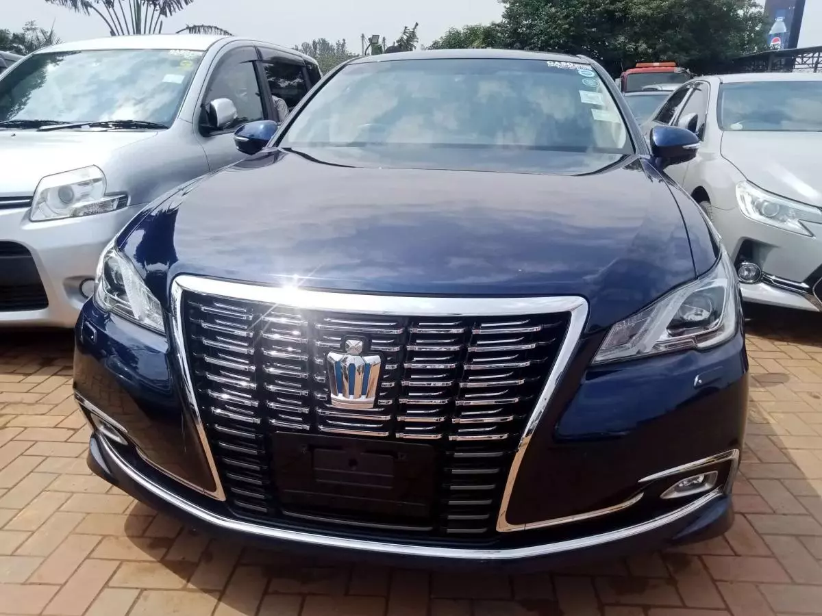 Toyota Crown Royal saloon Hybrid    - 2016