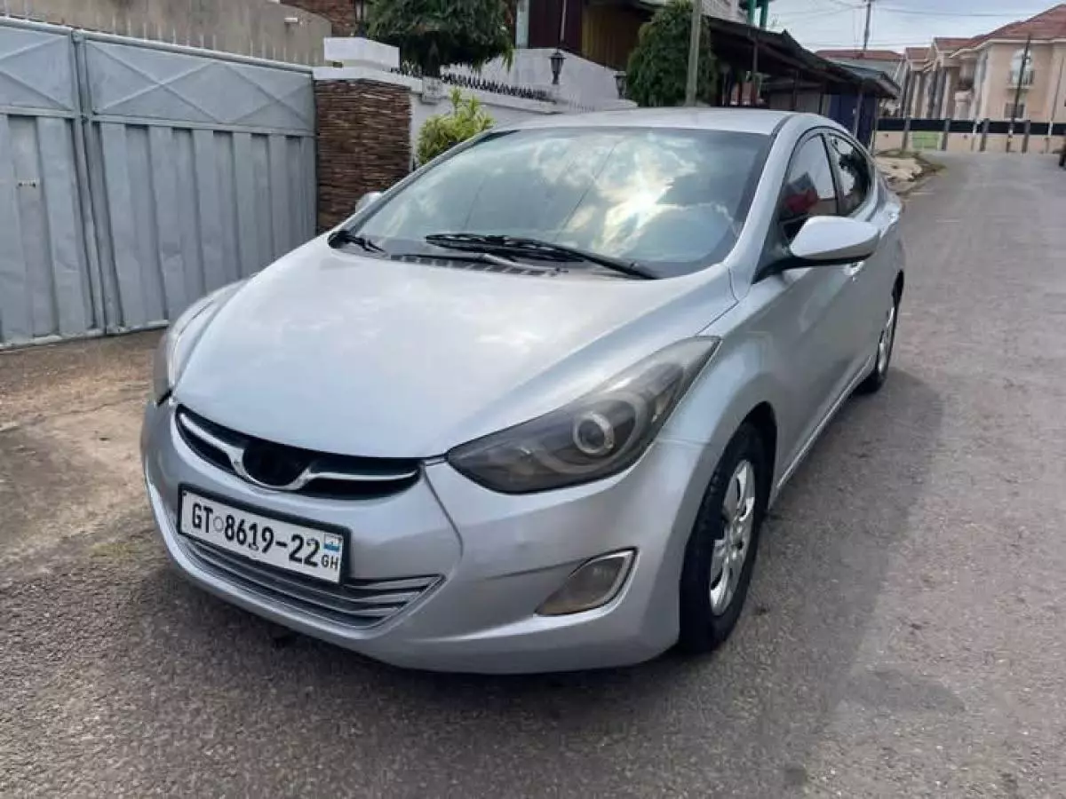 Hyundai Elantra   - 2013