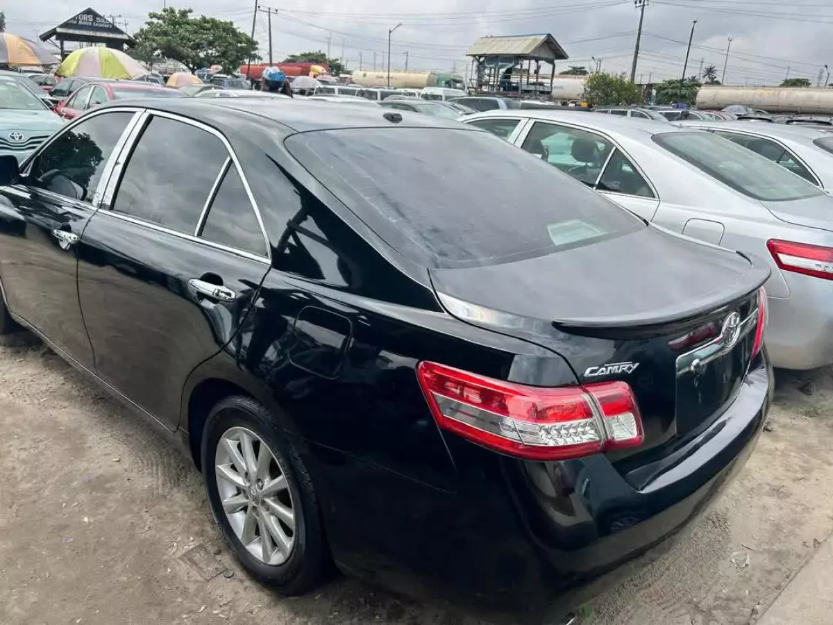 Toyota Camry   - 2011