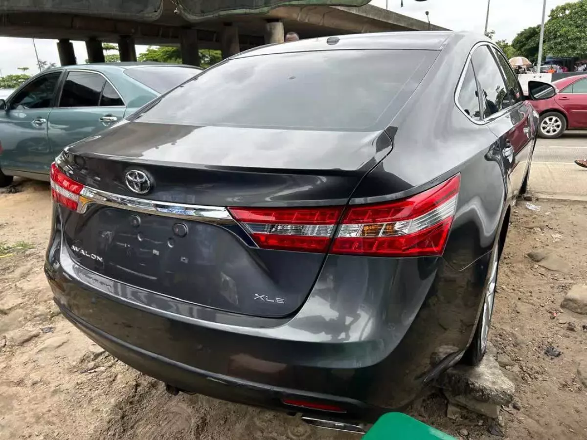 Toyota Avalon   - 2013