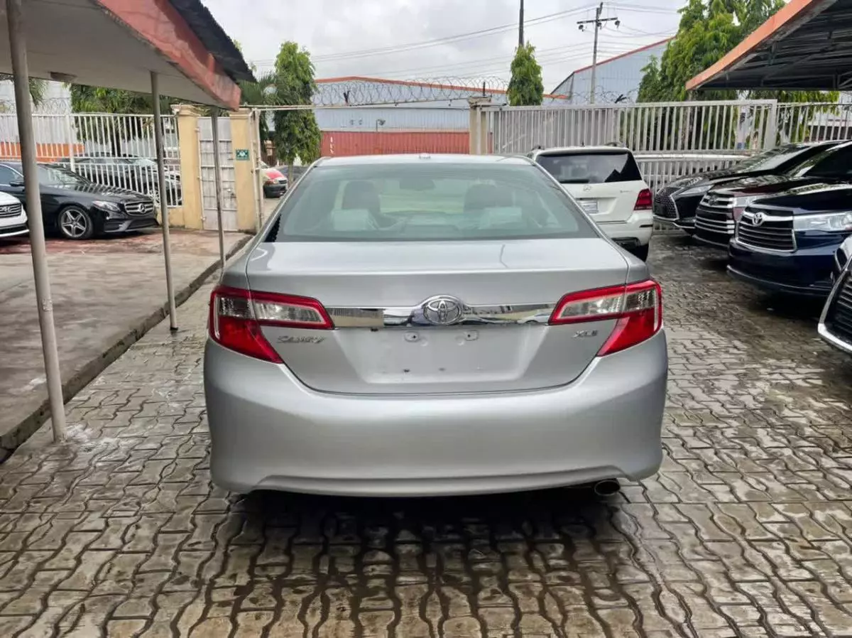 Toyota Camry   - 2012