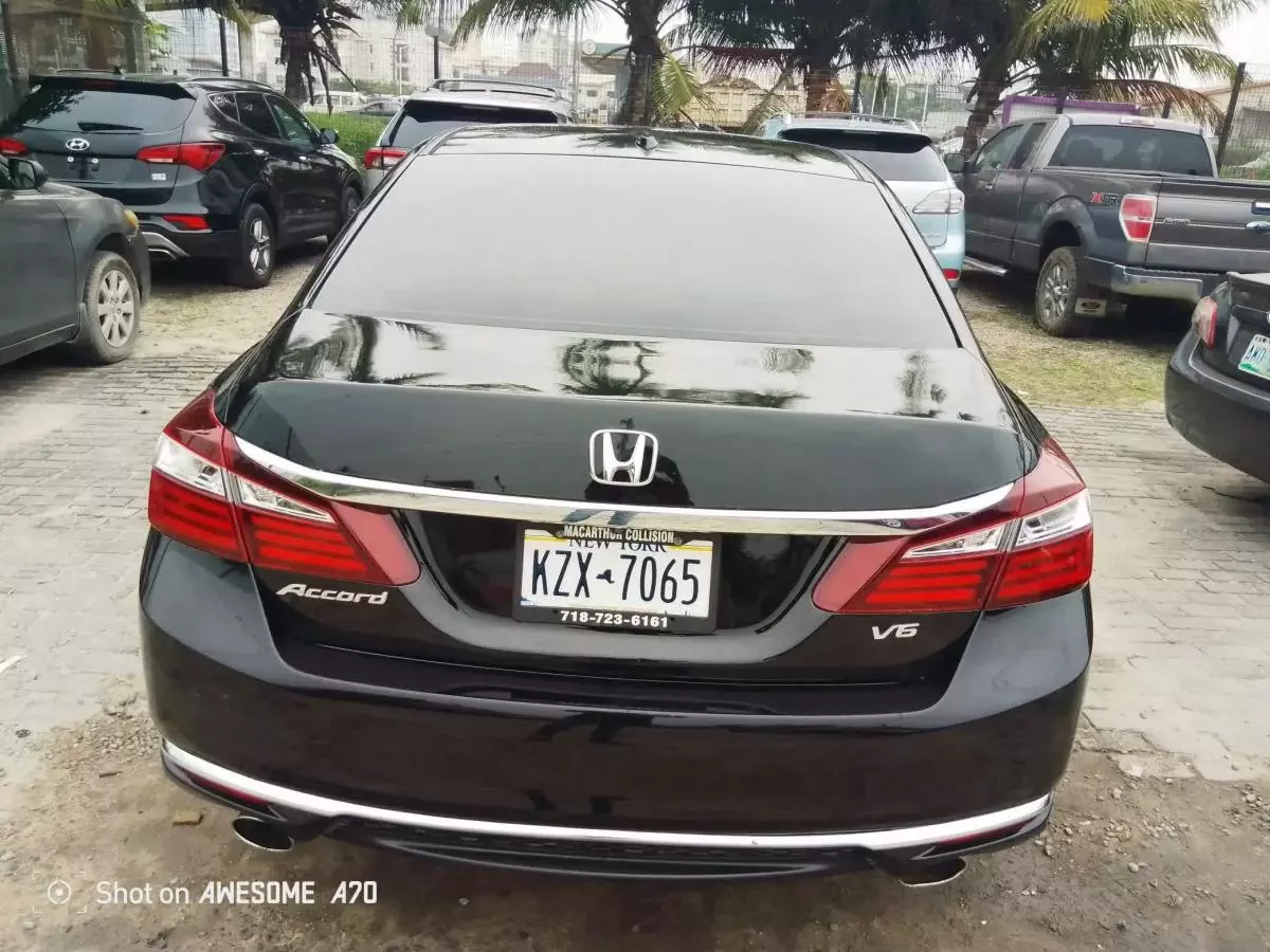 Honda Accord   - 2017