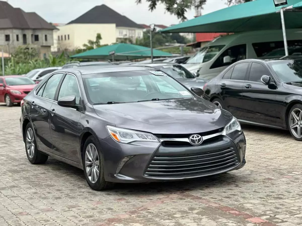 Toyota Camry   - 2016