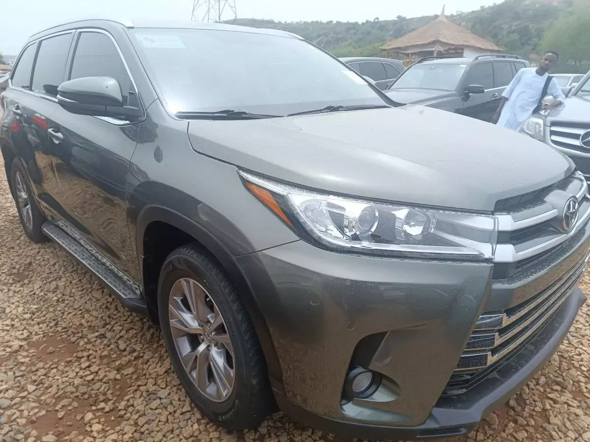 Toyota Highlander   - 2015