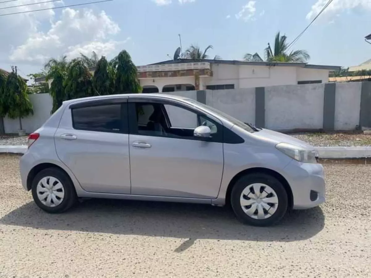 Toyota Vitz   - 2013