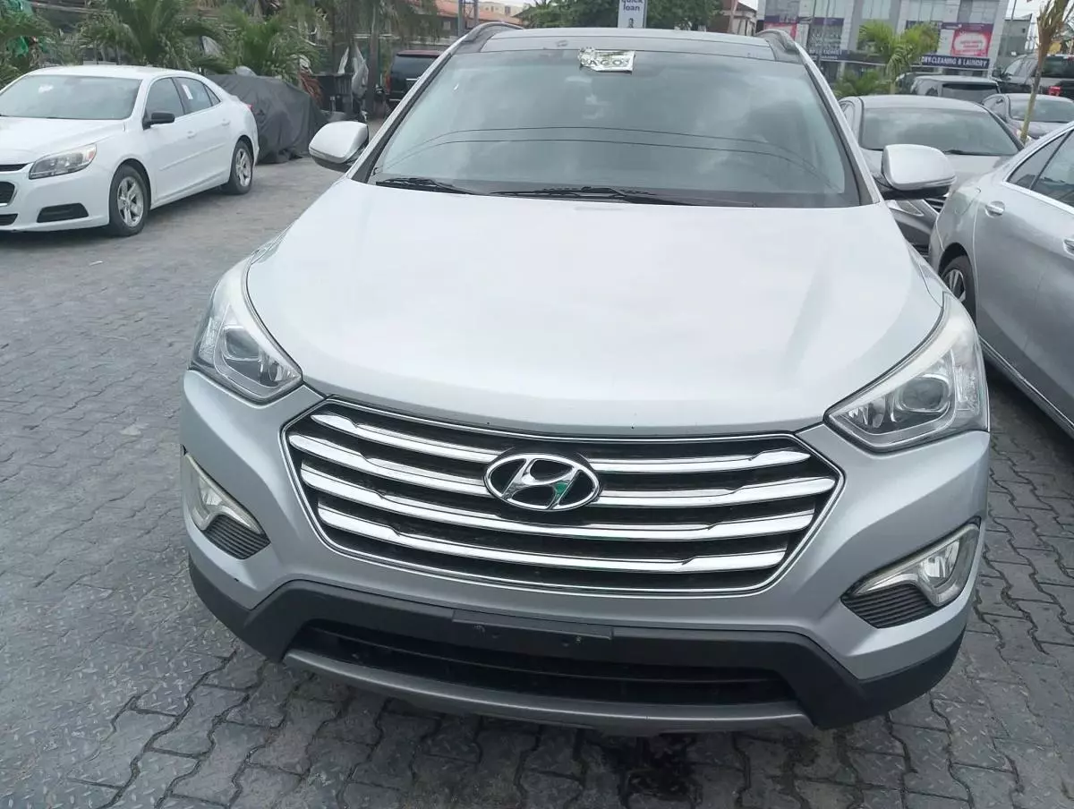 Hyundai Santa Fe   - 2011