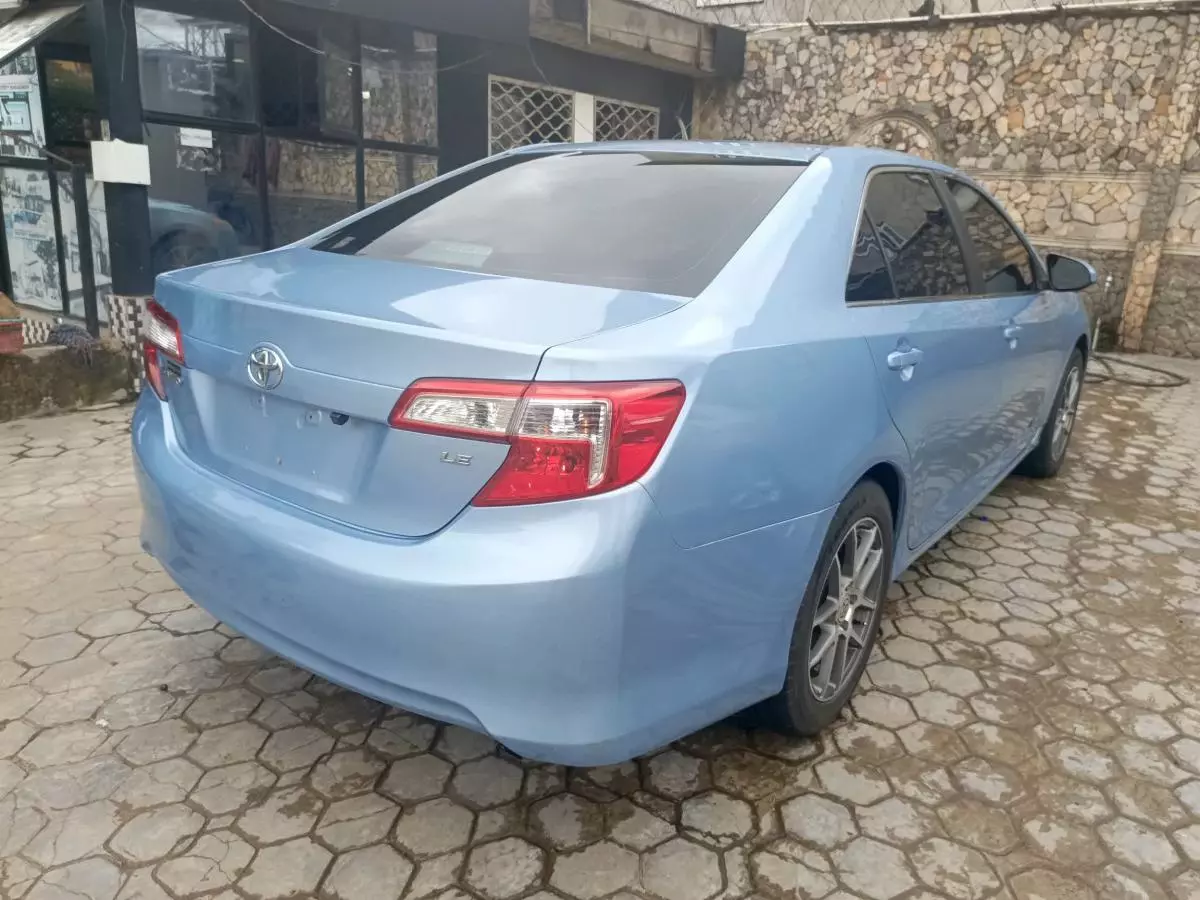 Toyota Camry   - 2014