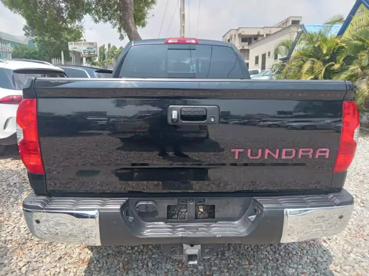 Toyota Tundra   - 2017