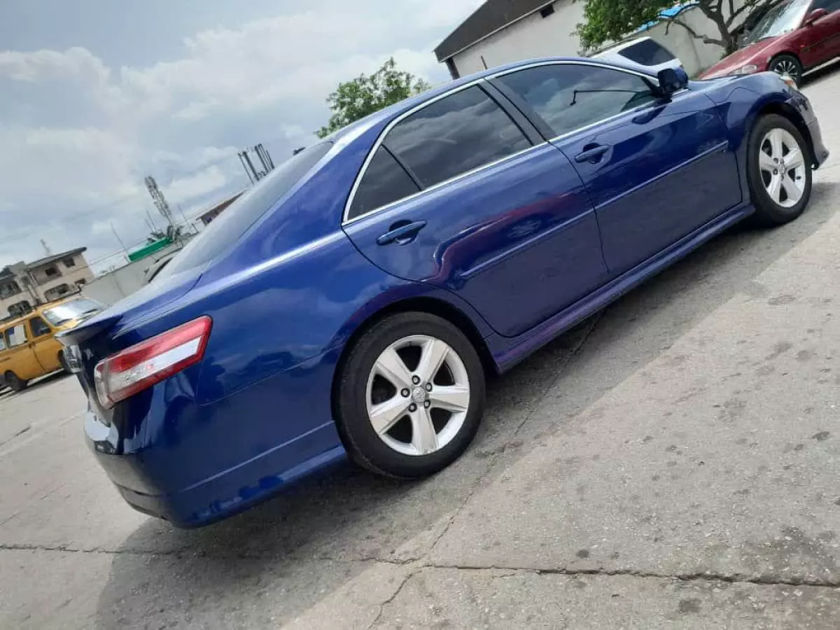 Toyota Camry   - 2011