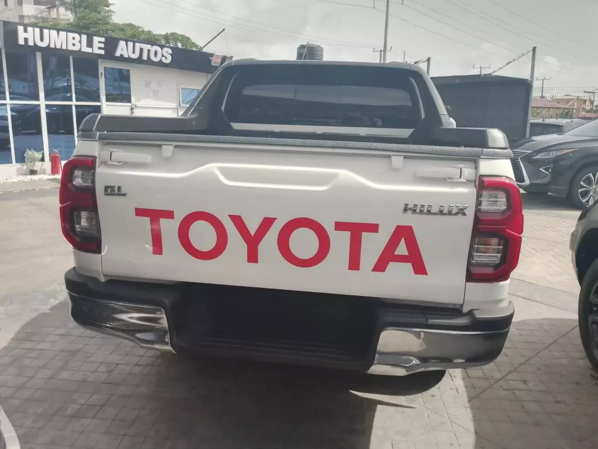 Toyota Hilux   - 2018