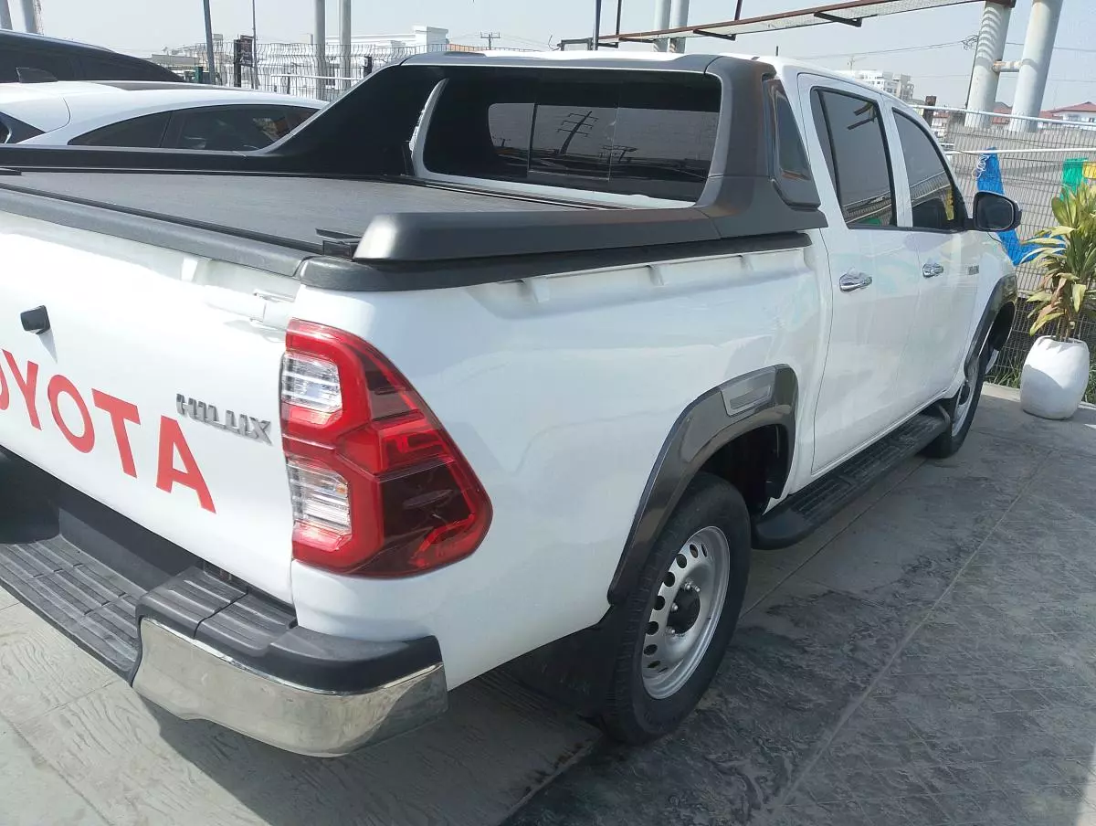 Toyota Hilux   - 2017