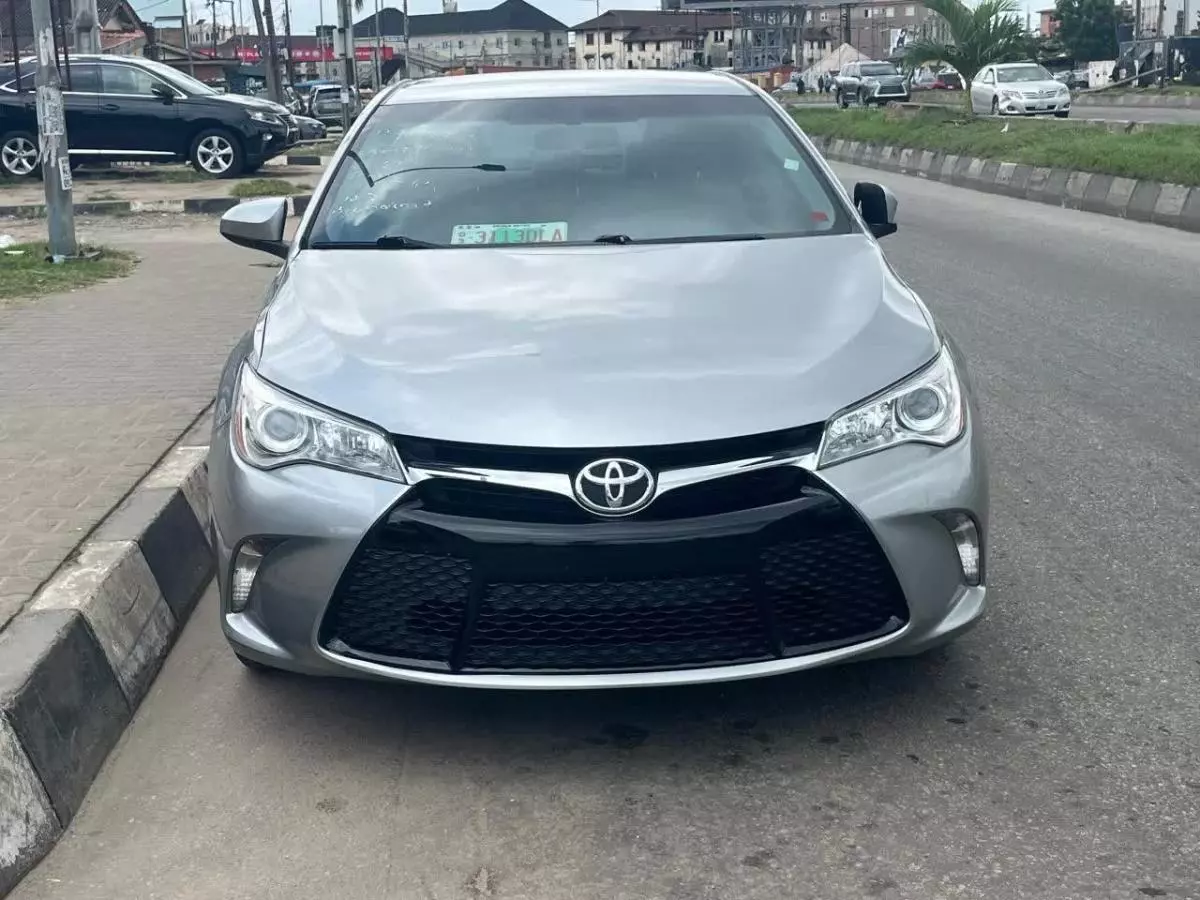 Toyota Camry   - 2016