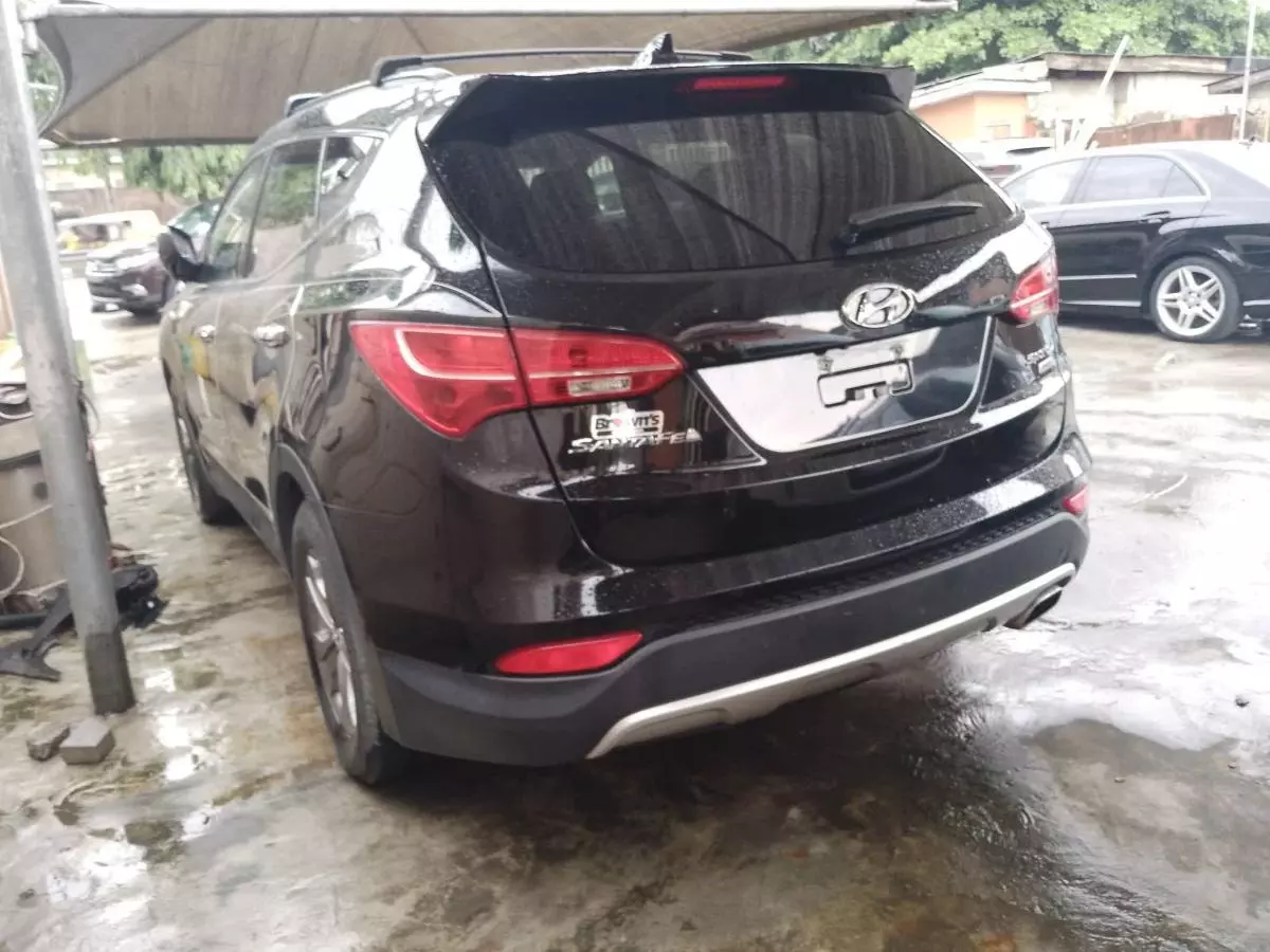 Hyundai Santa Fe   - 2013