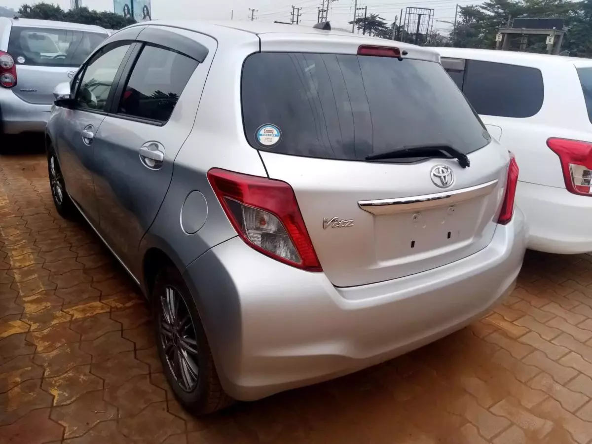 Toyota Vitz   - 2012