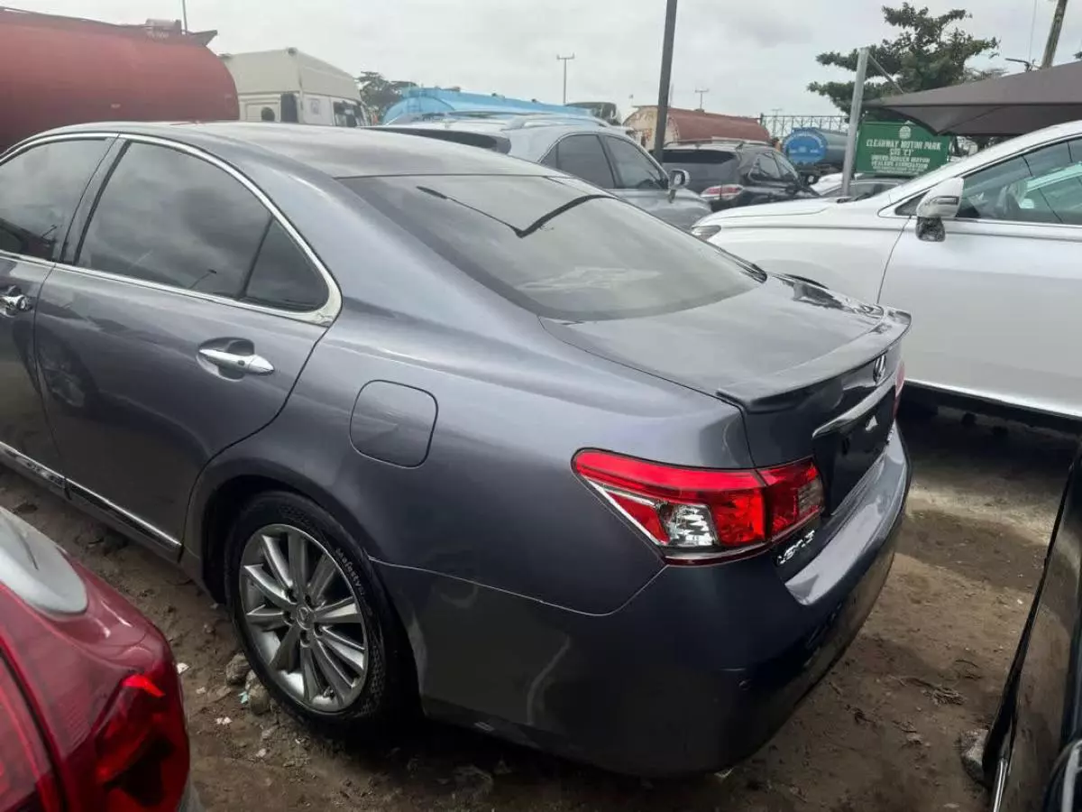 Lexus ES 350   - 2012